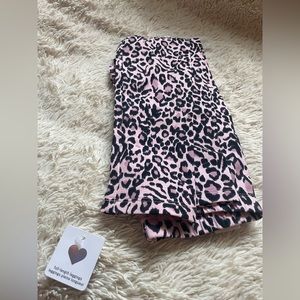 Pink leopard print leggings. NWT.